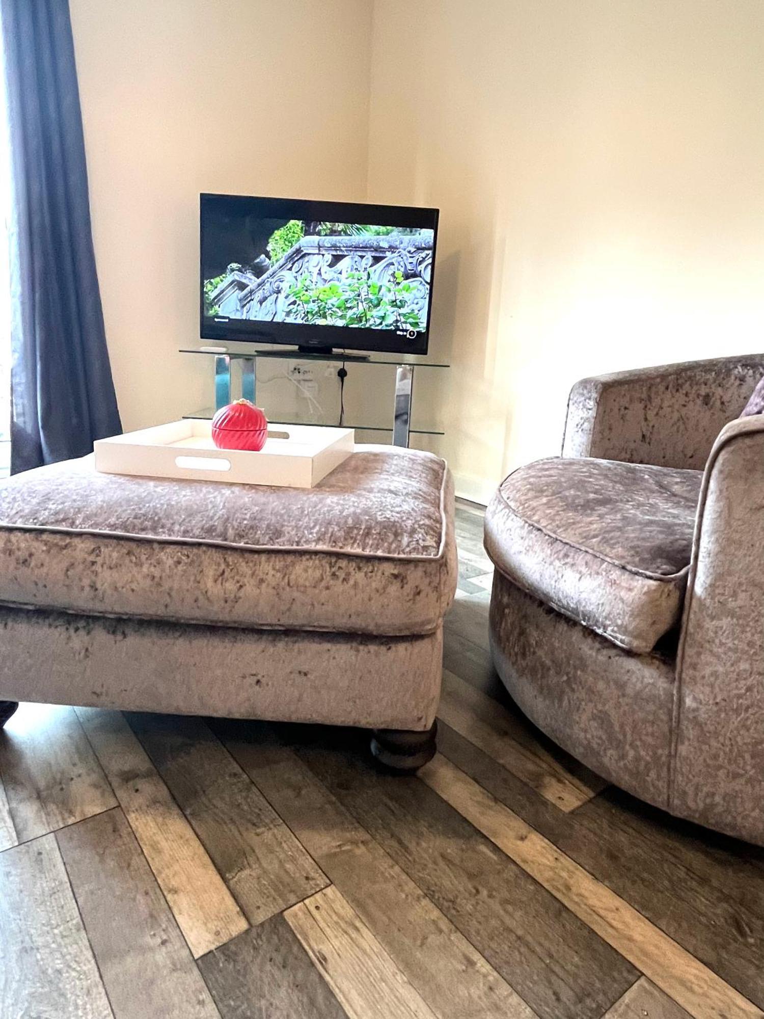 Spacious Two Bedrooms Apartment For Business And Holiday 포츠머스 외부 사진