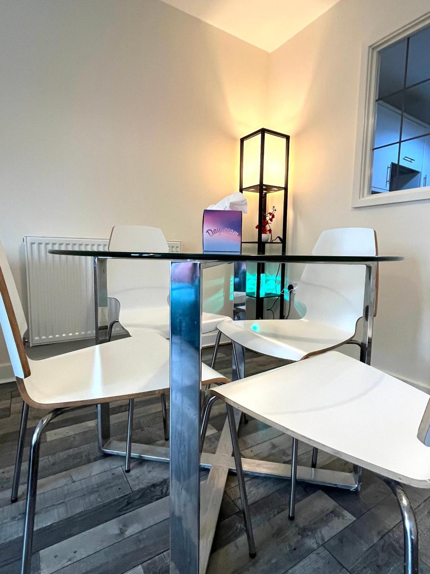 Spacious Two Bedrooms Apartment For Business And Holiday 포츠머스 외부 사진